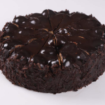 Dark Chocolate Profiterole Cake 1750 gr